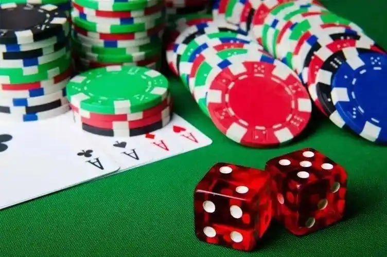 Filipino sports fan checking basketball betting odds on 60 ph mobile platform